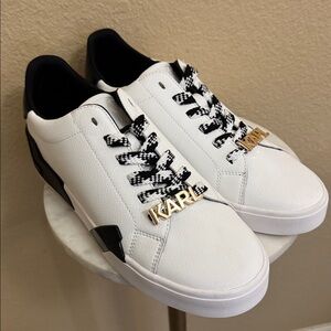 NEW Women KARL LAGERFELD Classic Melora Lace-Up Black & White Sneakers Sz 10